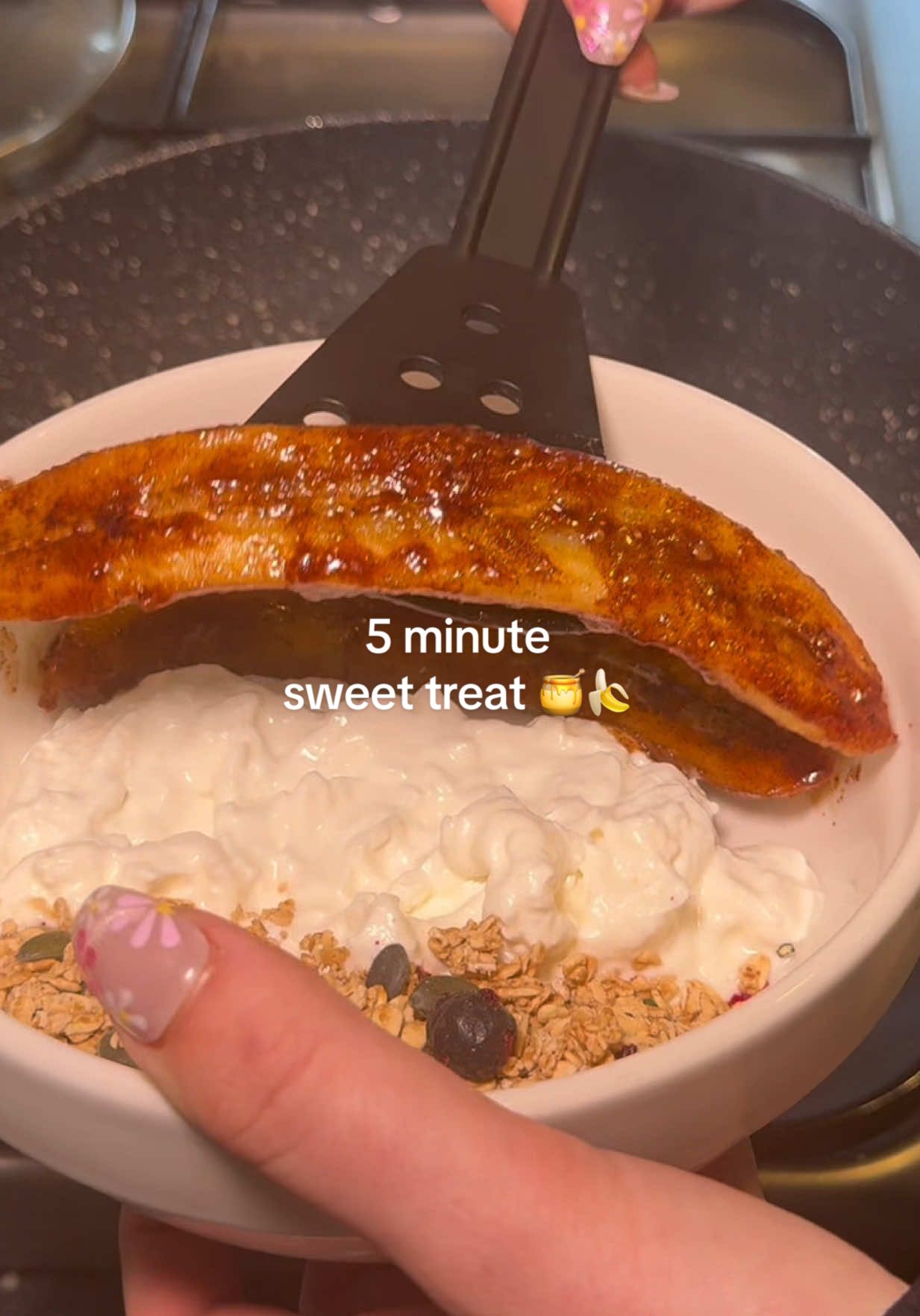 5 minute “healthy” sweet treat fix🍌🍯🥣 #sweettreat #easymealideas #healthysweettreats #yogurtbowl #caramelisedbanana #friedbanana #yogurtbowls #sweettooth #cookwithme #healthysnack #healthysnackideas #lowcaloriesnack #food #CapCut #granolabowl #5minuterecipe #EasyRecipe 