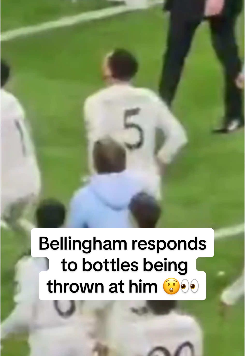 Jude Bellingham gave the perfect response after bottles were thrown at him by Atletico Madrid fans 😲👀 #bellingham #football #realmadrid #penalty #atleticodemadrid #ucl #news 