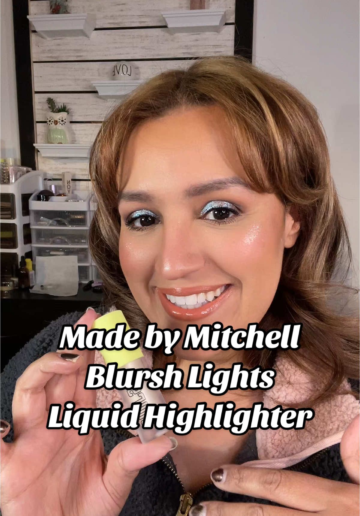 ✨This highlighter is blinding✨ #madebymitchell #madebymitchellblursh #MakeupAddict #SparkleMakeup #MakeupLover #tiktokshopspringglowup 