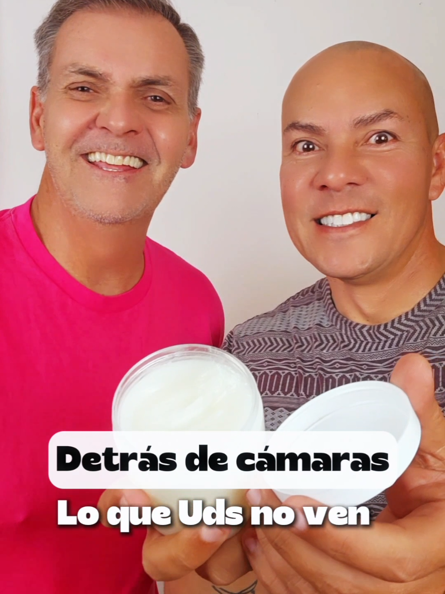 Lo que no vieron mientras grababamos el video que les hicimos ayer de la crema corporal natural  #detrasdecamaras #bloopers #humortiktok 