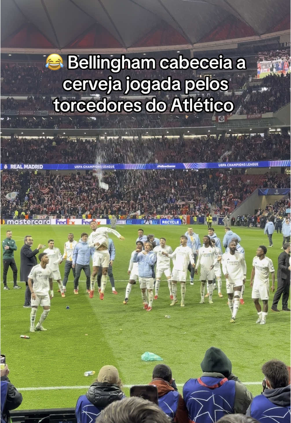 😂 Olha o que o Bellingham fez com a cerveja que a torcida do Atlético fez após jogarem nele! #realmadridfc #madrid #futebol #championsleague #champions 