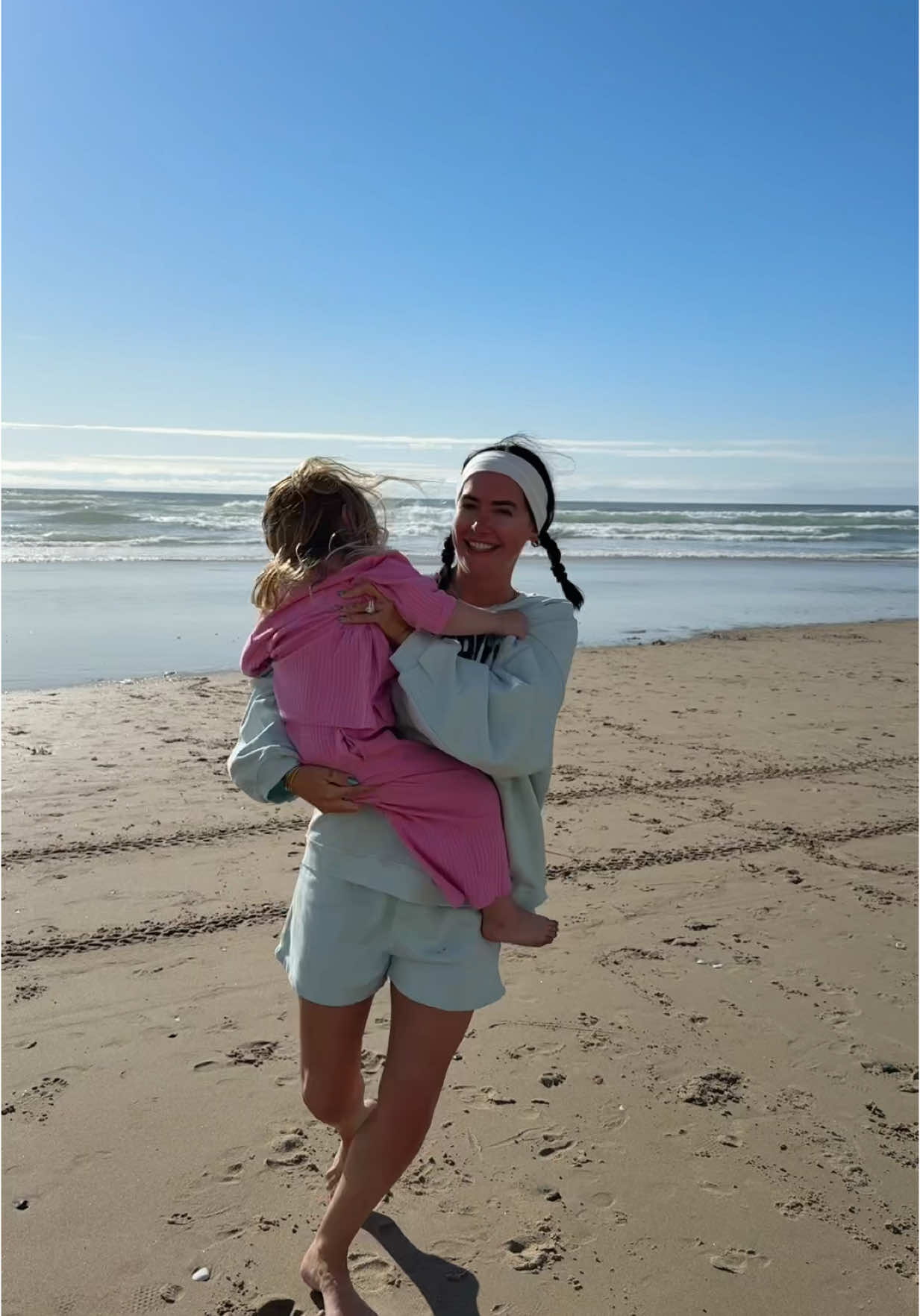 Her little camera angle 🥹💘 my tiniest bestie baby #fyp #viral #trending #mom #MomsofTikTok #momlife #motherhood #momanddaughter #ditl #beach #beachvibes 