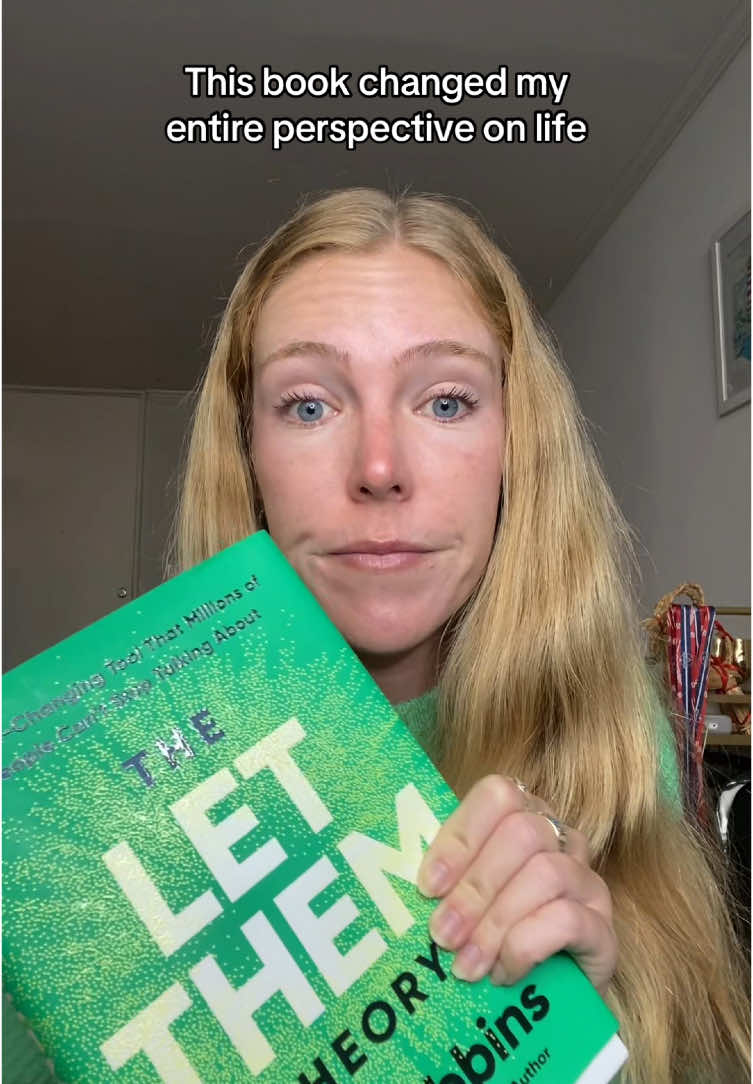 This book is life changing!! Get it now before it sells out again🤩👏🏻 @Mel Robbins #melrobbins #letthemtheory #theletthemtheory #selfhelpbooks  