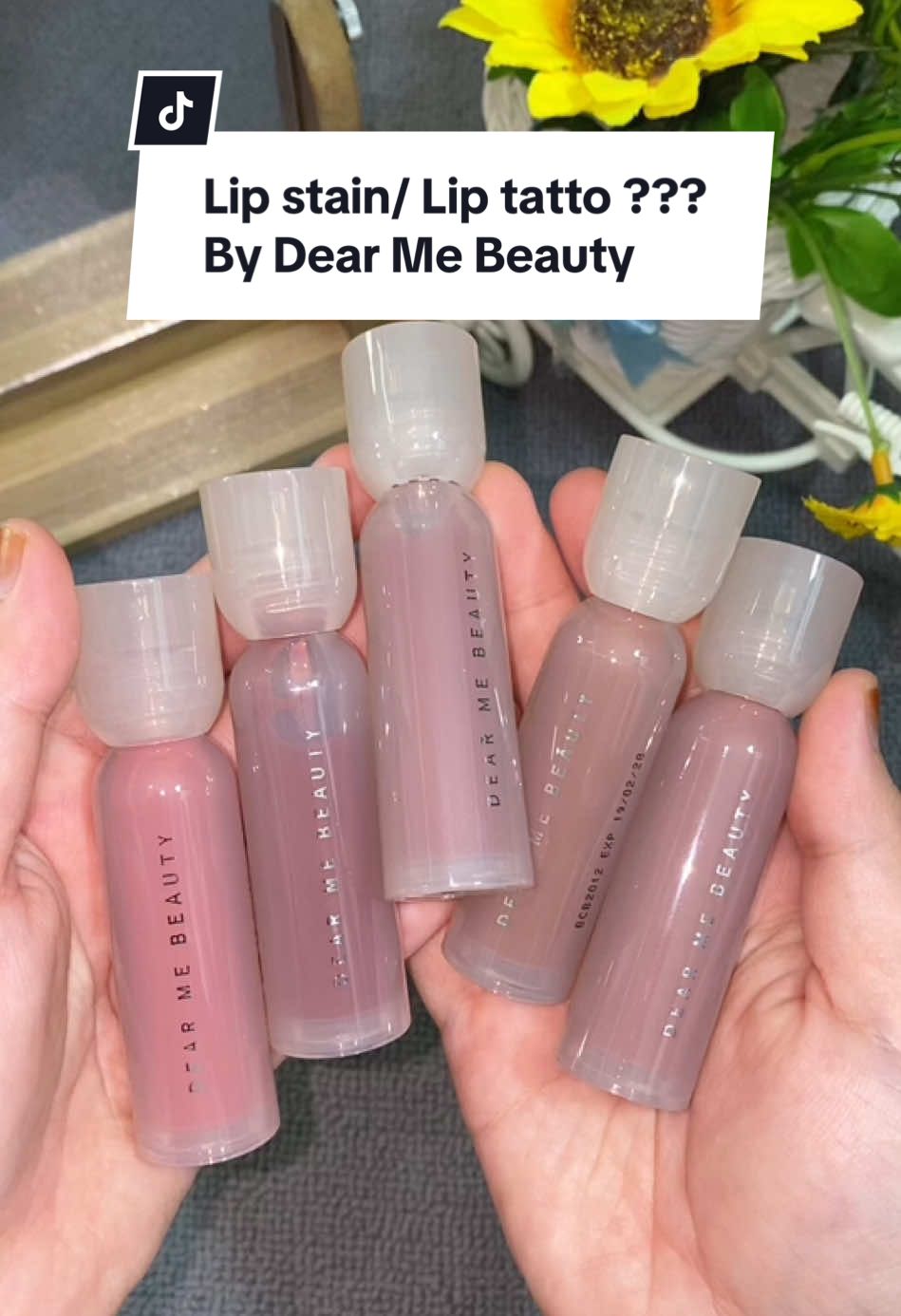 Warna & packagingnya cantik bgt.. 🥹😭🫶🏻 #ngeracundiskon #lipstaindearmebeauty #hydraglowlipstain 