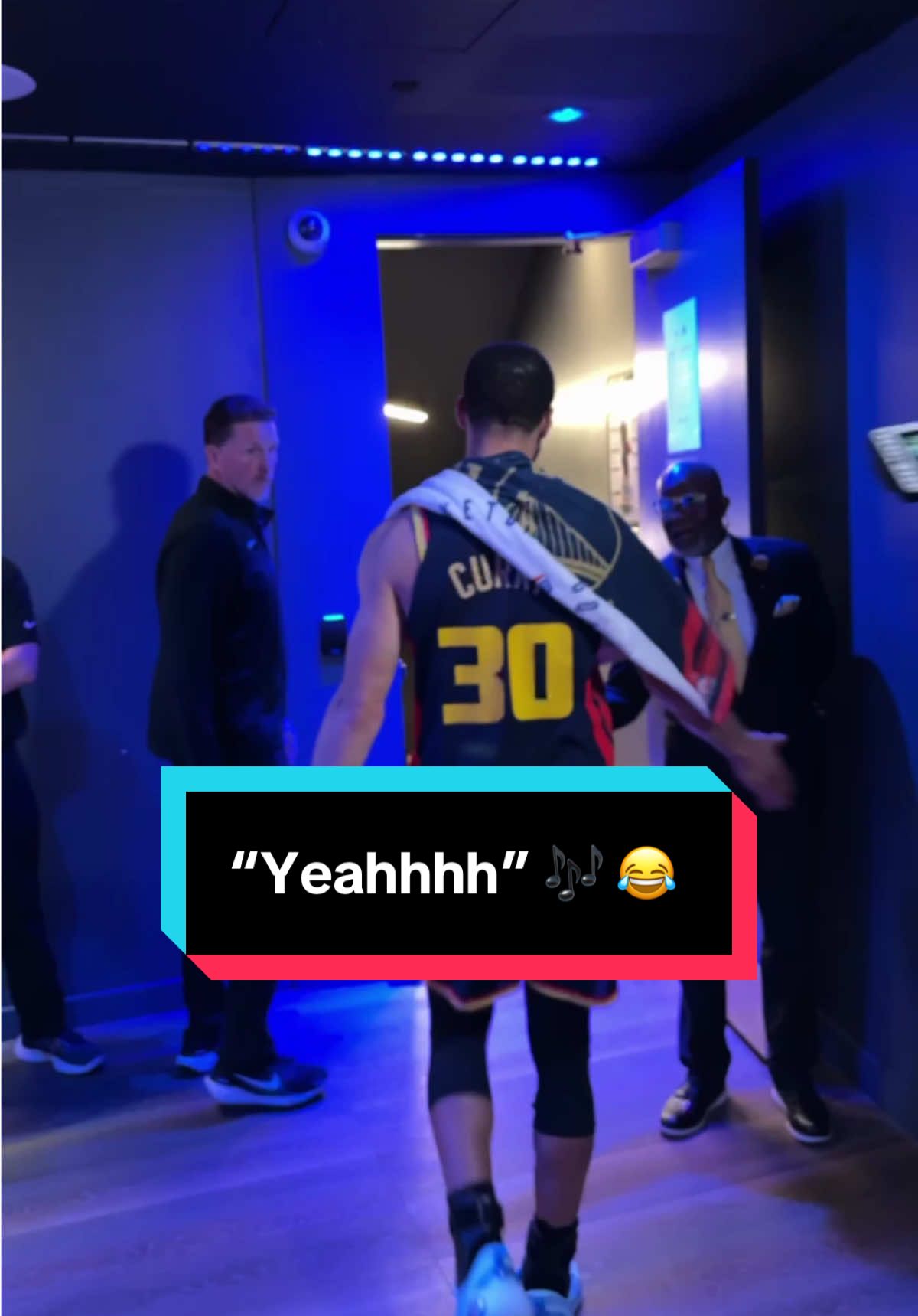 Steph seems happy after tonight’s achievement 😂 #NBA #Basketball #StephCurry #GoldenStateWarriors 