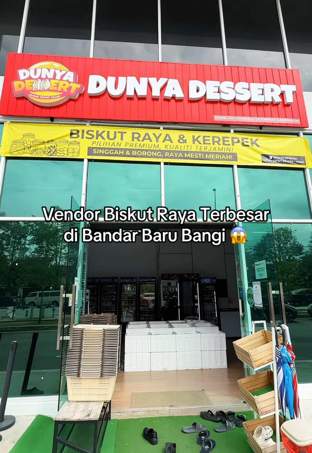 🎉 99% Repeat Order! Setiap tahun, orang datang balik sebab pilihan biskut raya kat sini memang gila banyak & confirm puas hati! 🤩 Dari Cornflakes, Tart Nenas, Almond London, Semperit, Dahlia sampai biskut rare yang kau jarang jumpa, semua ada dalam satu tempat! 🔥 📌 Pin location: Bangi Gateway Service Apartment Seksyen 15 Bandar Baru Bangi! Cepat datang serbu Dunya Dessert sekarang! 🚀 #BiskutPalingLaris #1001PilihanBiskut #VendorBiskutRaya #Raya2025Best #dunyadessert #dessert #biskutraya #biskutraya2025 