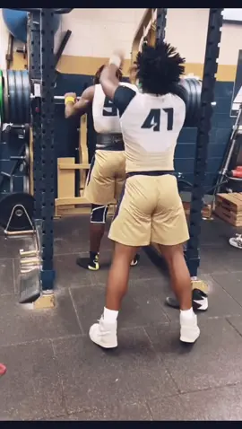 first clip is from freshman year i do 485 now #viralvideo #fypシ #goviral #foryoupage #football #footballtiktok #real #strong #lifting #growth #mindset 