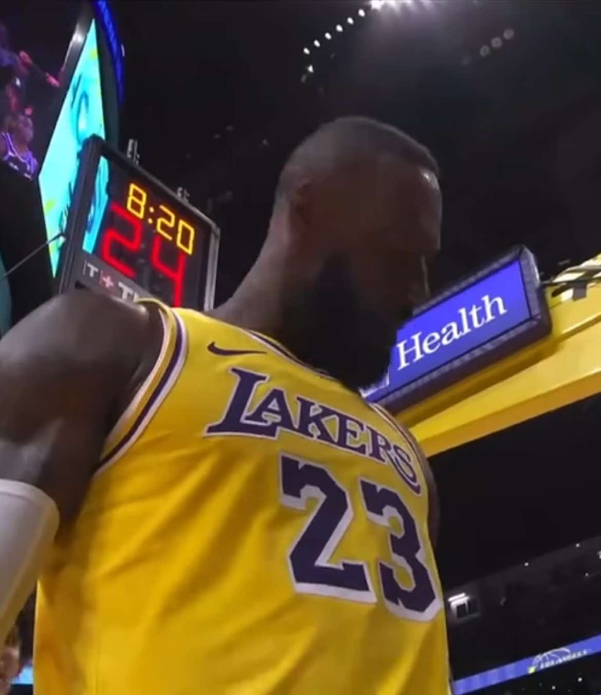 LeBron-oppa 😱 #lebron #lakers #aoa