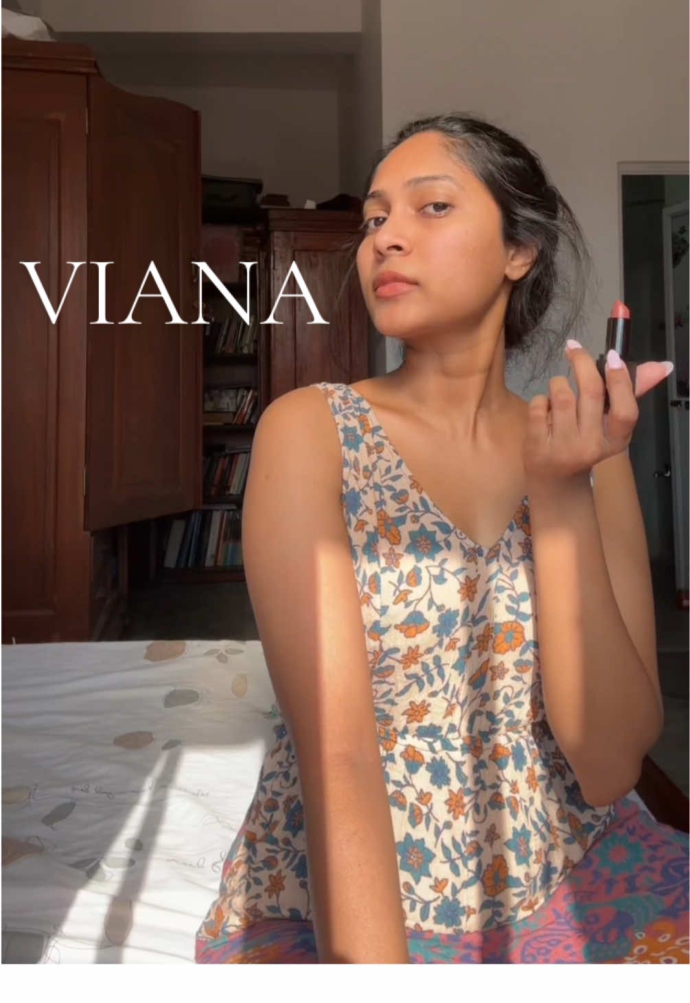 Background sounds were paid actors! 😬💕 #viana #lipsticks #lipcolour #mattelipstick #makeupvideo #makeuptryon #browngirlmakeup #nudelip #perfectlips #lipswatch #makeupreview #localbrands #tryonwithme 