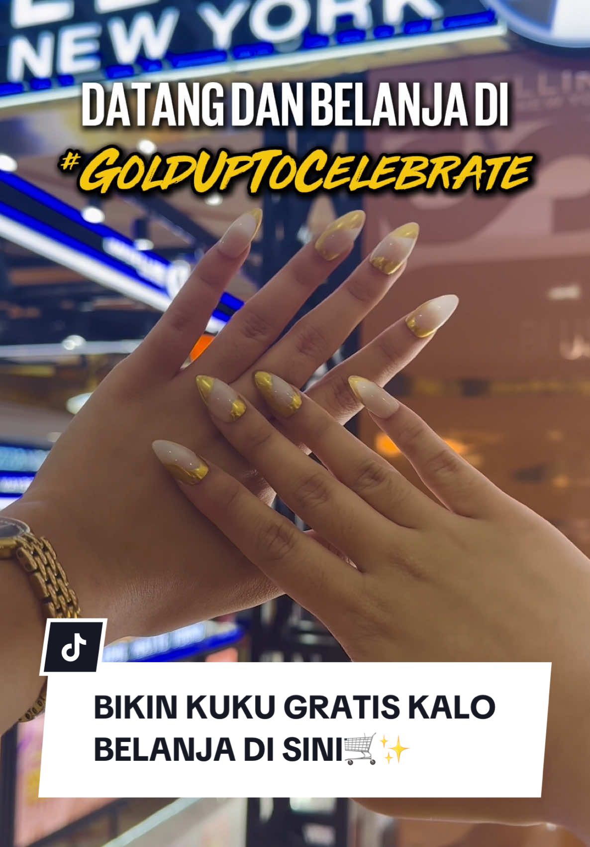 Ini mah belanja tapi banyak banget UNTUNGnya 🛍️ Rasanya pengen tiap hari ke #GoldUpToCelebrate booth di 📍Mall Kelapa Gading 2 deh‼️ Soalnya banyak FREE experience seru, salah satunya bikin kuku cetar kayak gini😍 #WeAreMaybelline #GoldUpSatSet #MaybellineDiGuardian 