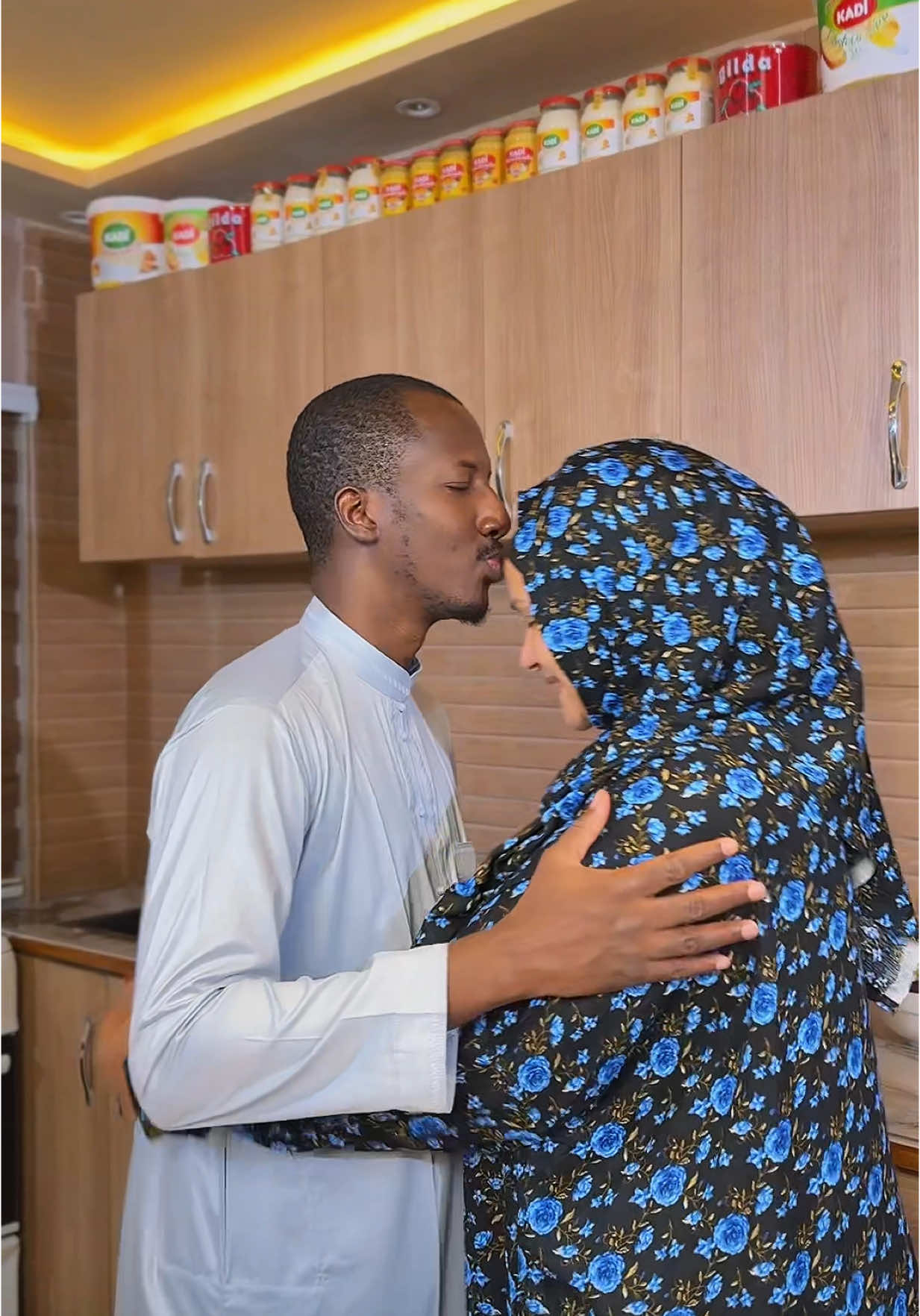 On vous souhaite un merveilleux ramadan 🌙  #ramadan2025 #husbandwife #couplegoals #welovetosmile @AwaMoussa #iftar #routineramadan 