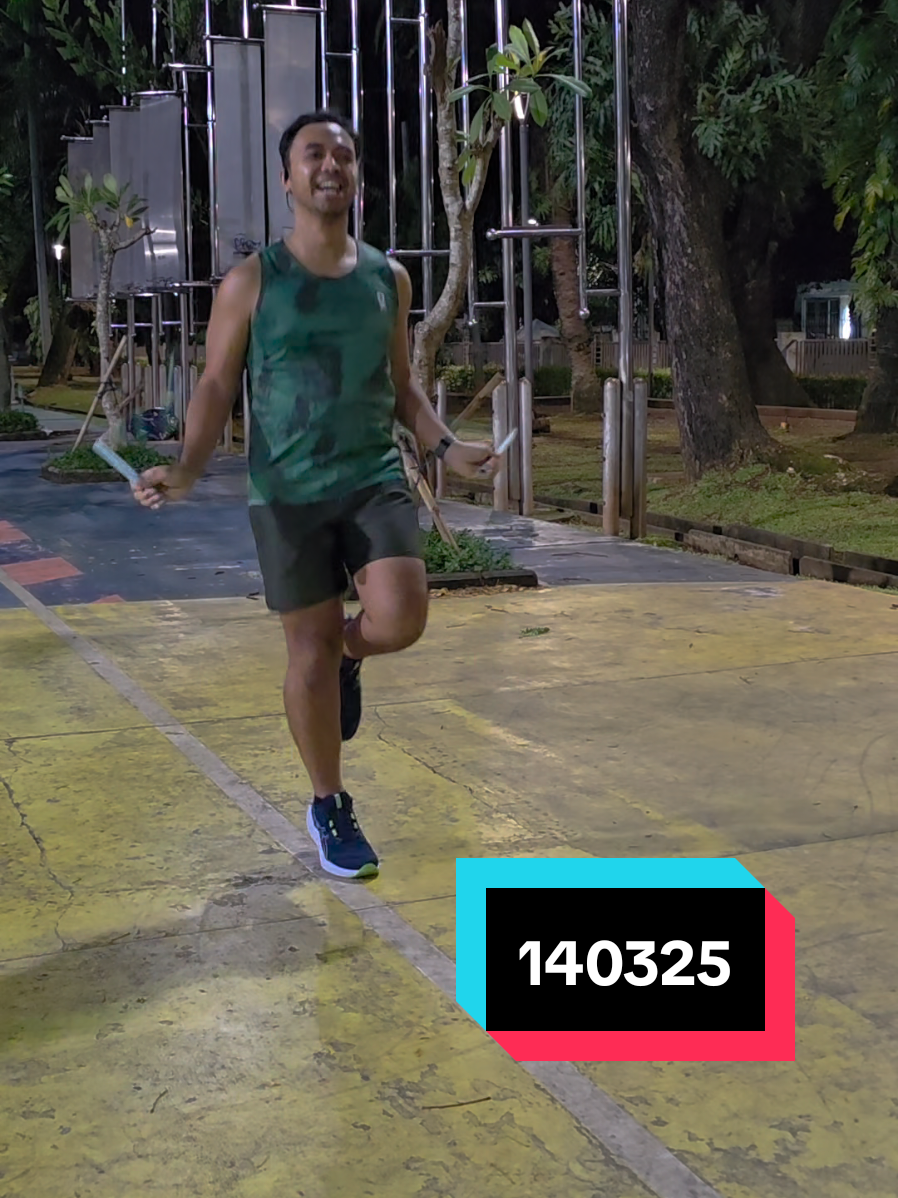 back to some relaxing footwork to the tune of Yovie & Nuno's revamped Bunga Jiwaku 🥳 #tamanmenteng #jumprope #jumpropeindonesia #jumpropetricks #jumpropeskills #freestylejumprope #jumpropefreestyle #tamanmenteng