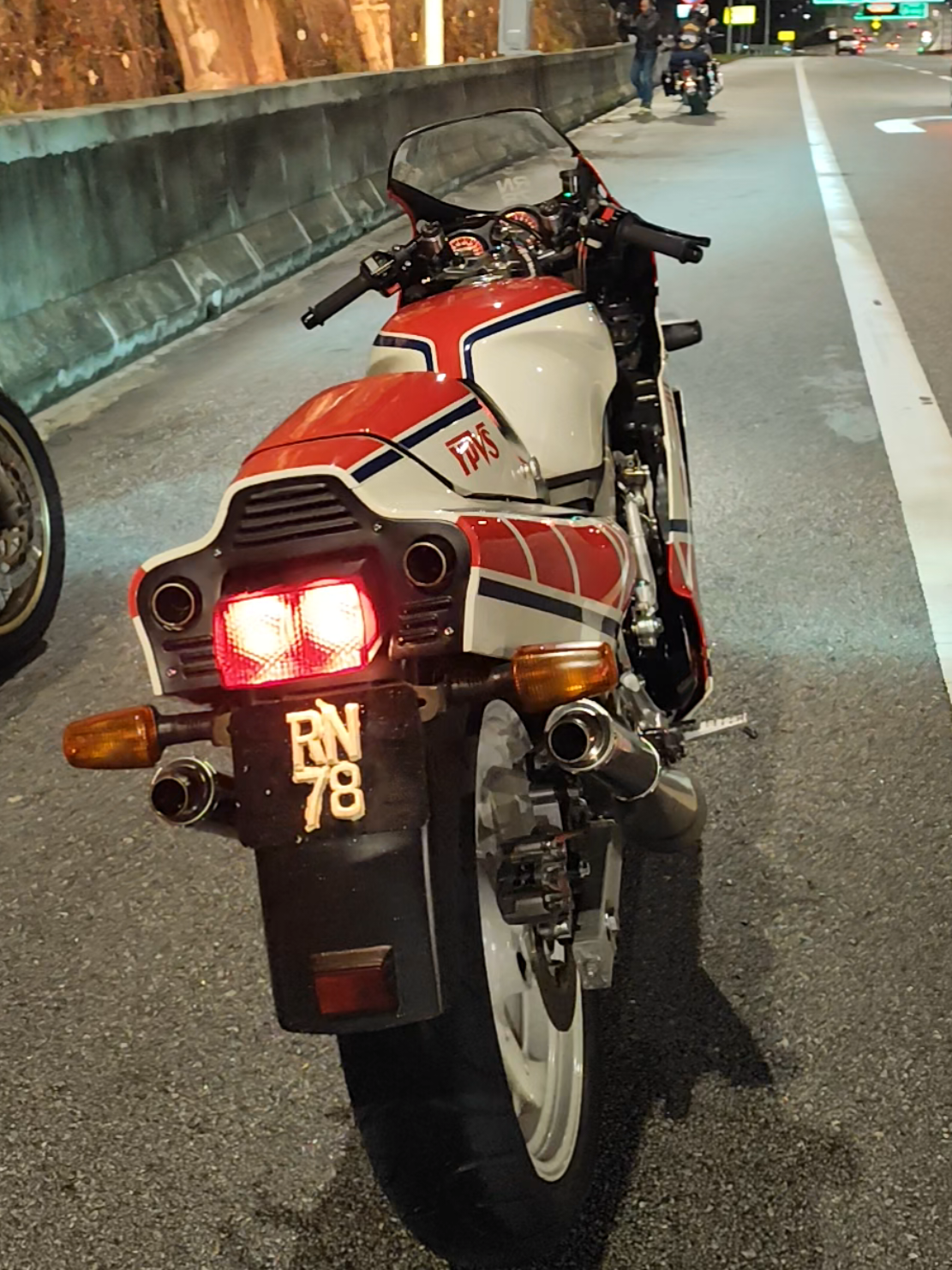 Replying to @qshryy ada yang x puas dengar sound Ori kita belanje sekali 🥶 #v4 #yamaha #yamaharzv #rzv500r #ypvs #rzv500 #fyp