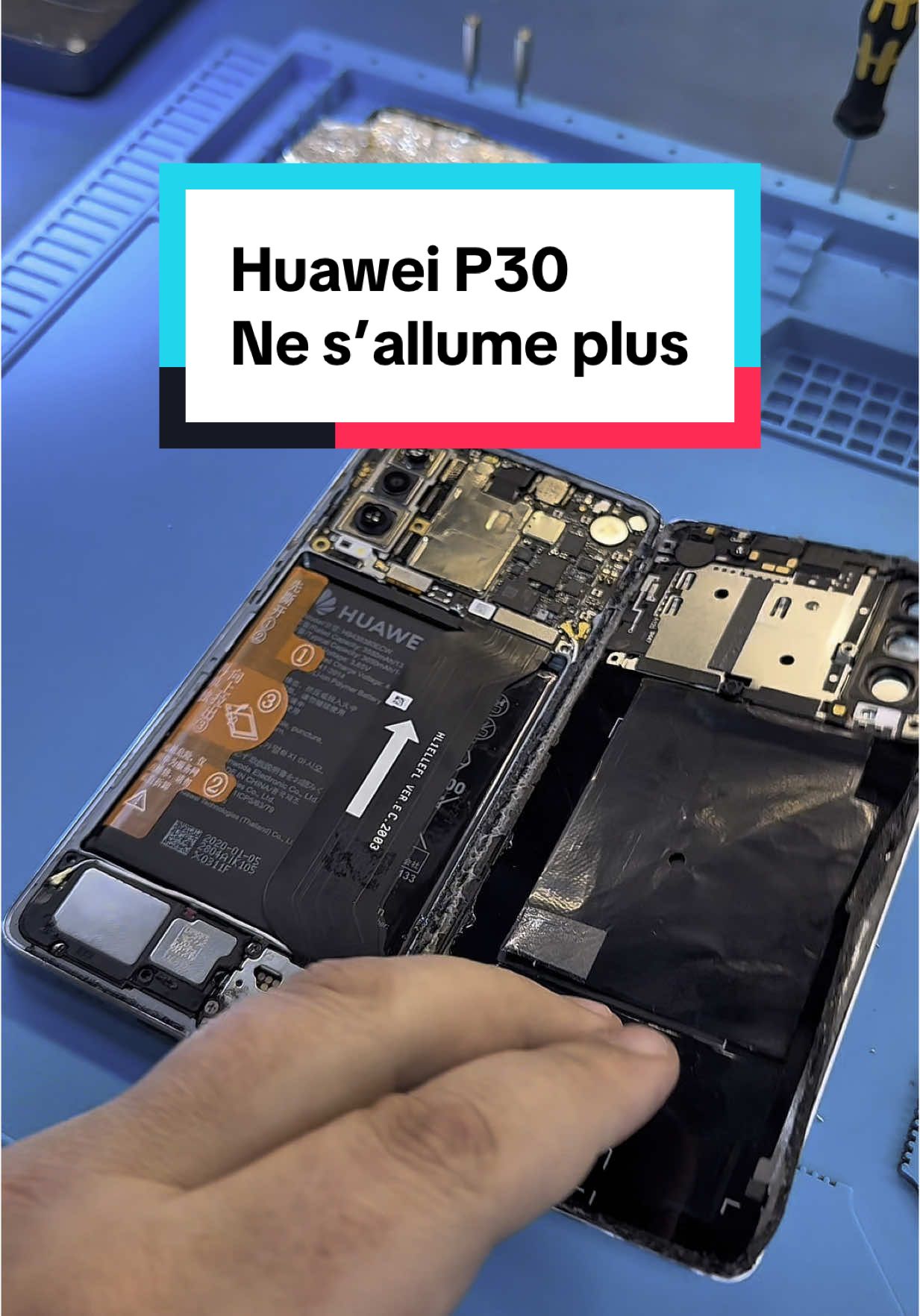 Huawei P30 qui ne s’allume plus ? On utilise une caméra thermique pour trouver la panne en quelques secondes ! 🔥📱 Réparation rapide et efficace 💪✨ #HuaweiP30 #RéparationTéléphone #CaméraThermique #Tech #Shorts #Electronique