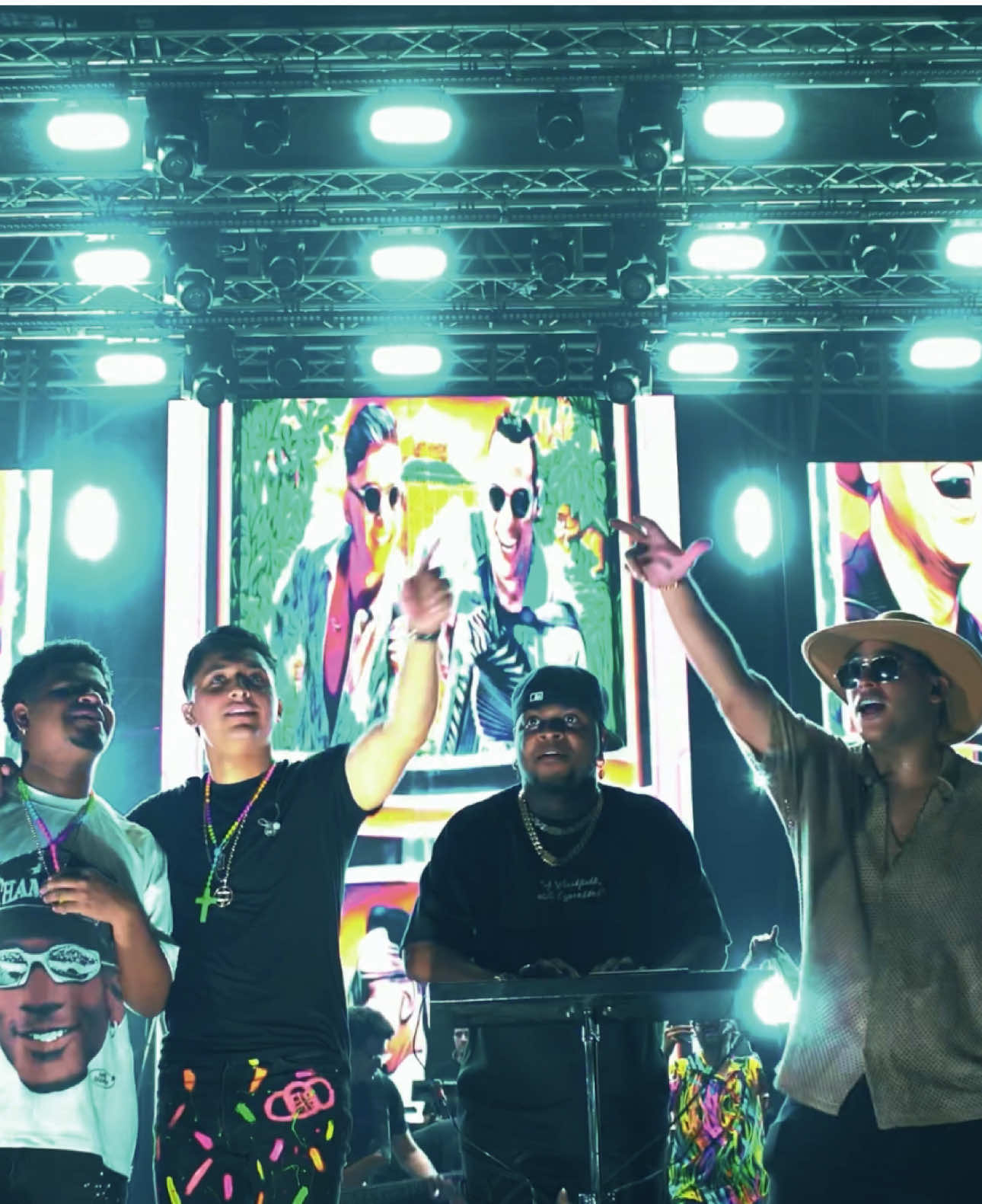Se metió la PAMPARA🔥 y a lo que vinimos! @Jader Tremendo @KeyvinCeOfficial Oye @Tavo Sumoza 🪗 ya quiero que sea jueves pa soltar los códigos 🚍🔥🚀#Montateeee