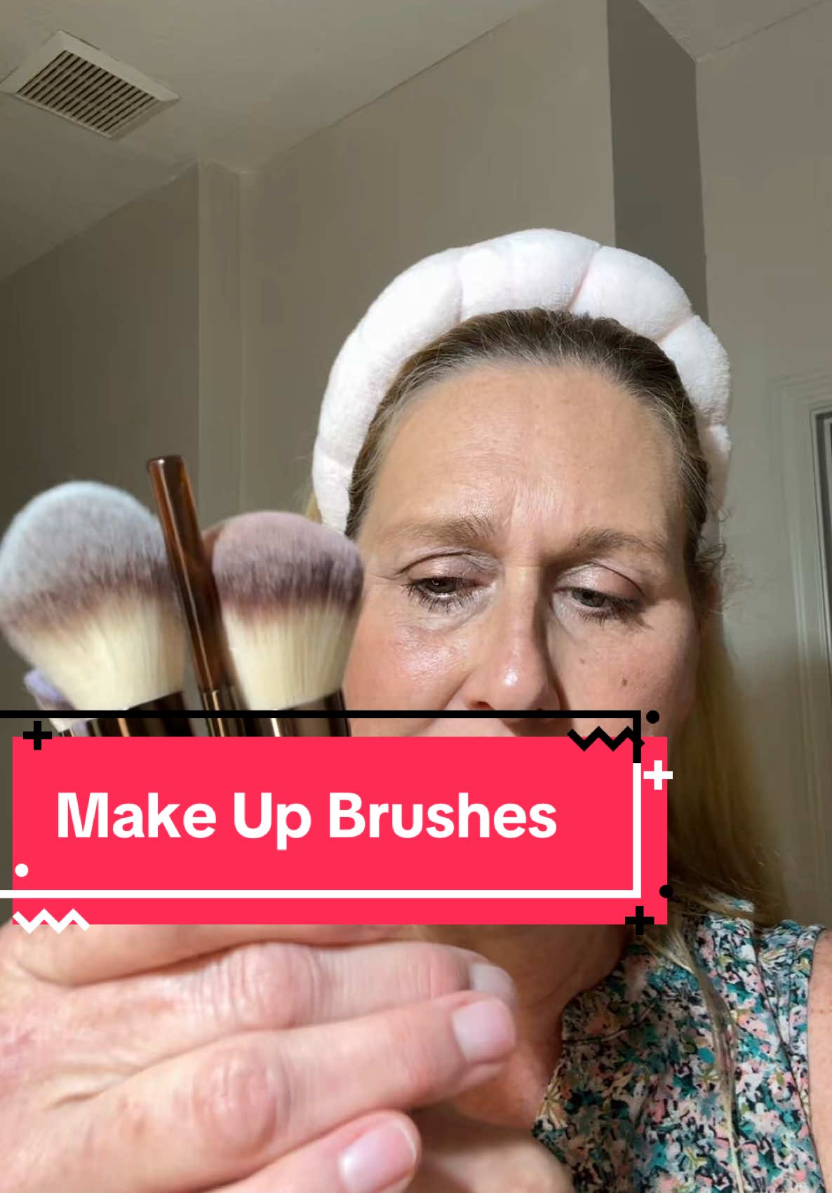 #creatorsearchinsights makeup brushes, eyeshadow and eyeliner brushes , concealer,  contour, and blenders. This complete set of brushes is a great value and a great quality.##makeupbrushes##eyelinerbrush##eyeshadowbrushset##TikTokShop##tiktokmademebuyit##foryoupage