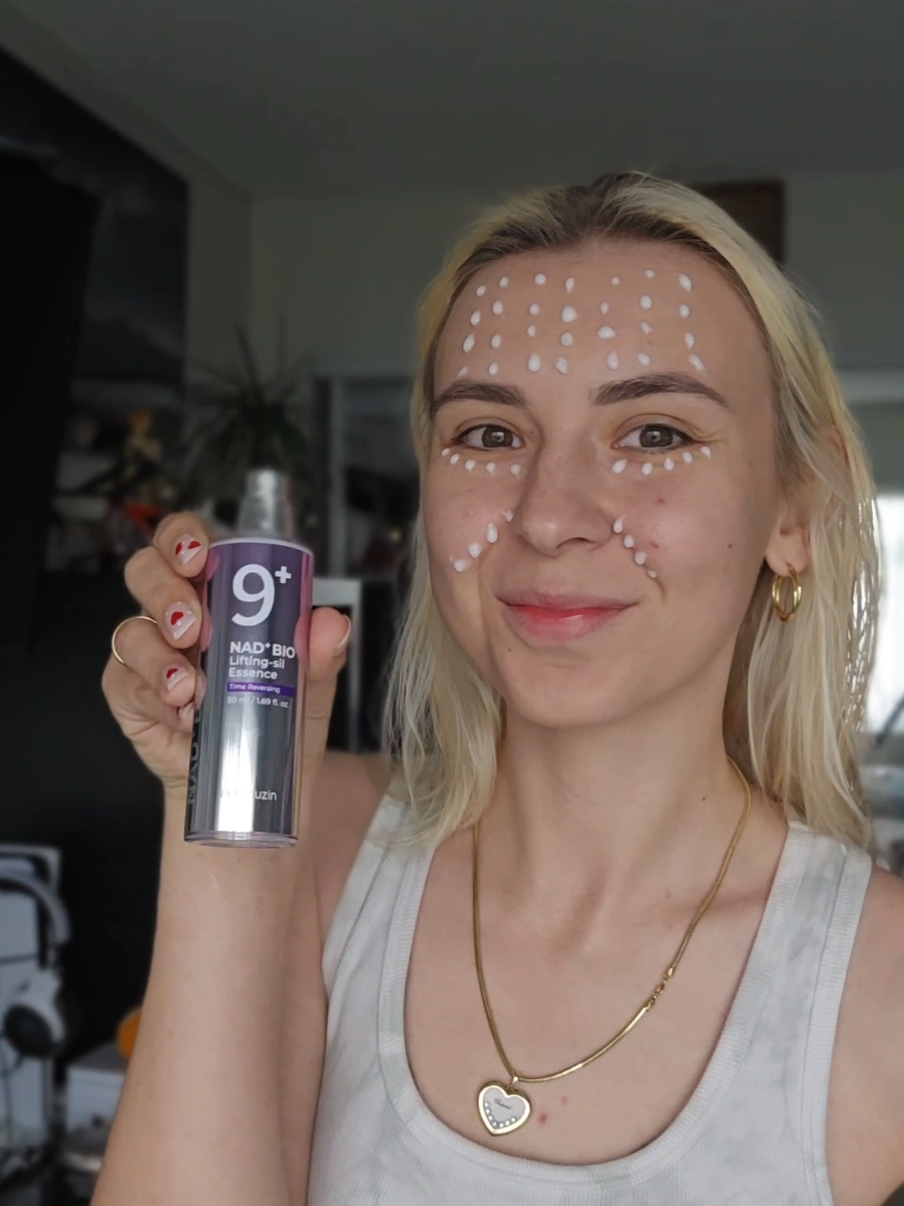Who needs Botox when numbuzin No.9 Essence does the job? 😉✨ Say goodbye to fine lines and hello to smooth, youthful skin! 🌟 Watch as my wrinkles visibly soften in seconds—no needles needed! 💉🚫 Just a few drops of No.9 Essence, and my skin looks plumper, firmer, and more radiant. The texture? Silky, lightweight, and ultra-hydrating! 💦 Perfect for anyone looking to achieve that glass-skin glow without the hefty price tag. 💰✨ 🔹 Plumps & smooths wrinkles 🔹 Deep hydration for a radiant glow 🔹 K-Beauty’s best-kept secret Who’s ready for a Botox-free glow-up? ✨👇 #numbuzin #kbeauty #skintok #skincare #antiaging #wrinklecare #glassskin