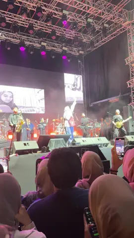 TERIMAKASIH by @Salma Salsabil Lu keren si kata gua!!   @Salmine.official @14Th Ramadhan Jazz Festival  #salmasalsabil #salma #berharappadatimur #jenuhtapibutuh #salmasalsabilaliyyah #salmine #salmineofficial #salminegariskeras #ramadhanjazzfestival2025 #ramadhanjazzfestival #14thramadhanjazzfestival #14thramadhanjazzfestival #salmon #1stalbumsalmasalsabil #terimakasihsalma 