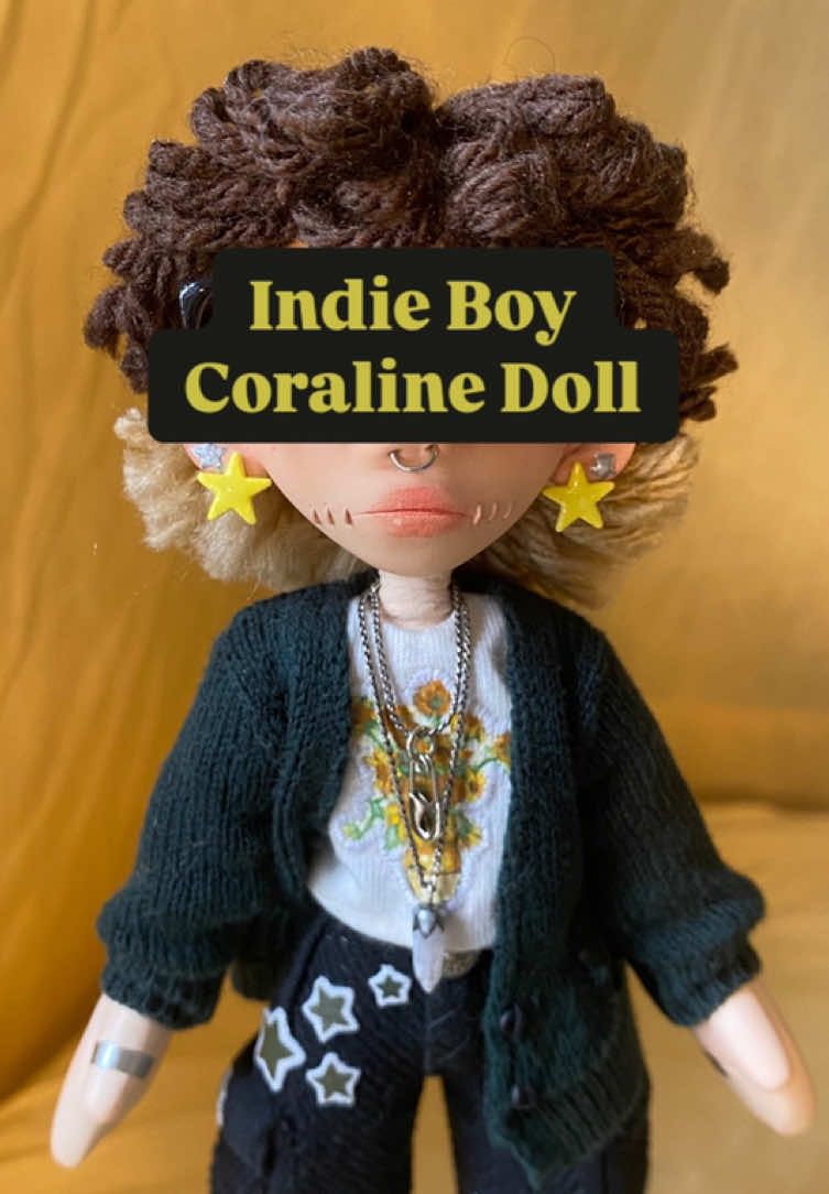 Welcome Eastyn, to the other world. I’ll take very good care of you…🕸🧶🪡🧷 OOAK Coraline Doll #153  #coraline #dollmaker #coralinedoll #ooak #ooakdoll #artdoll #dollmaking #customdoll #vangoghsunflowers #coralinefanart