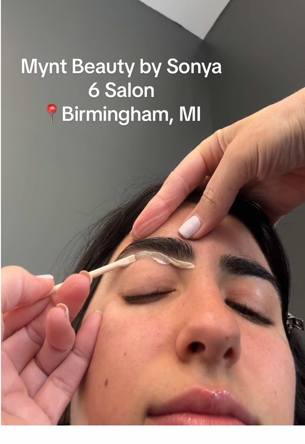 Always leave with the BEST eyebrows thanks to Sonya at @✂️✨ #eyebrows #eyebrowappointment #eyebrowwax #eyebrowwaxing #appointment #comewithme 