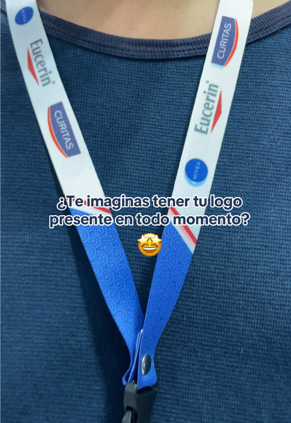 Tu logo presente en todo momento ⭐️ ¡Es posible!  Te contamos cómo:  #lanyards #portacredenciales #diseños #logo #marca #publicidad #promocionales 