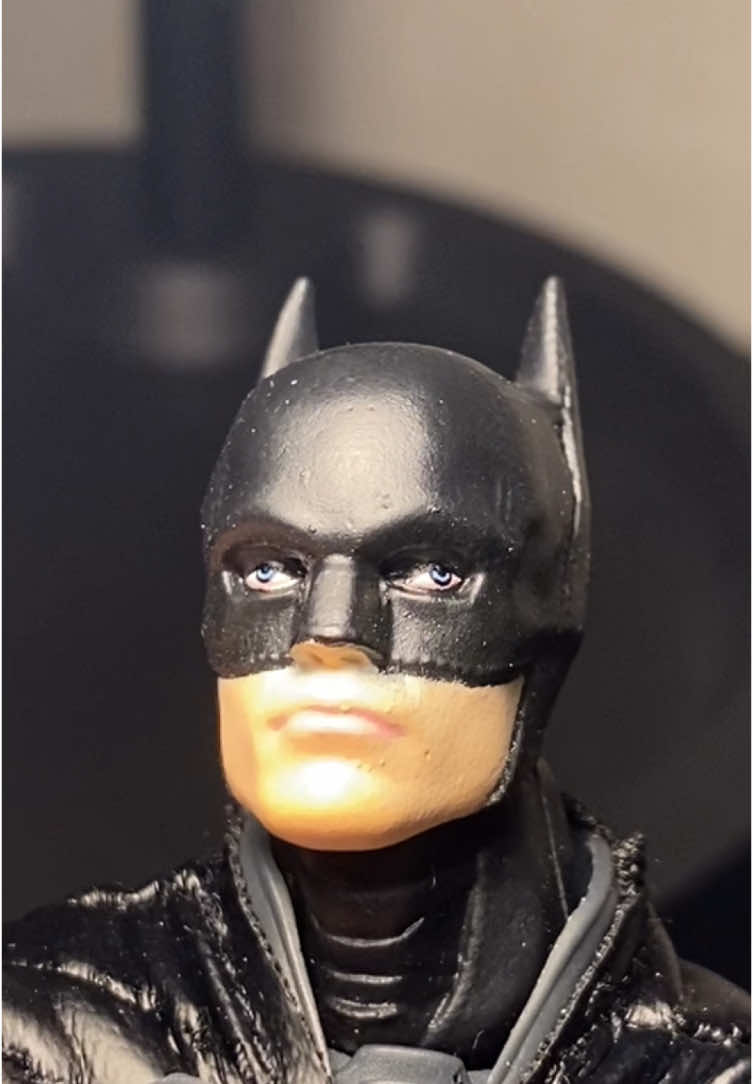 Dawg☹️😭 #mafexbatman #mafex #cttoys #aliexpress #thebatman #mafexko #mafexfigure #toycollector #actionfigures #actionfigureposing #shfiguarts #figtok #batmanactionfigure #figureposing 