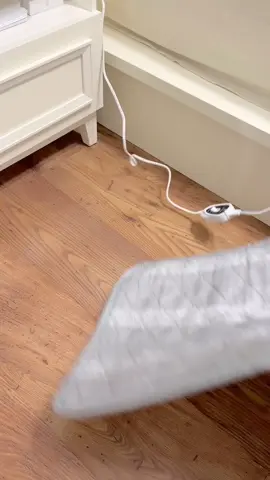 🚨 POV: Your pet just found their new favorite spot! 🚨 Cold weather? Not a problem with this heated pet pad! 🐶🐱 The INVENHO Pet Heating Pad is adjustable, waterproof, and super cozy—perfect for keeping your furry friend warm all season long. ❄️ ✔️ 11 temp settings (80-130°F) for customized comfort ✔️ Auto shut-off timer (1-24 hours) for safety ⏳ ✔️ Chew-resistant, waterproof & flame-retardant design ✔️ Washable cover = easy to keep fresh & clean Senior pets, puppies, and kittens LOVE this! Who else needs this for their pet? Comment 🐶🐱 below! ⬇️ #CozyPets #AmazonFinds #PetCareHacks #WinterEssentials #PetMom #WarmAndComfy #PetLover #TikTokMadeMeBuyIt 