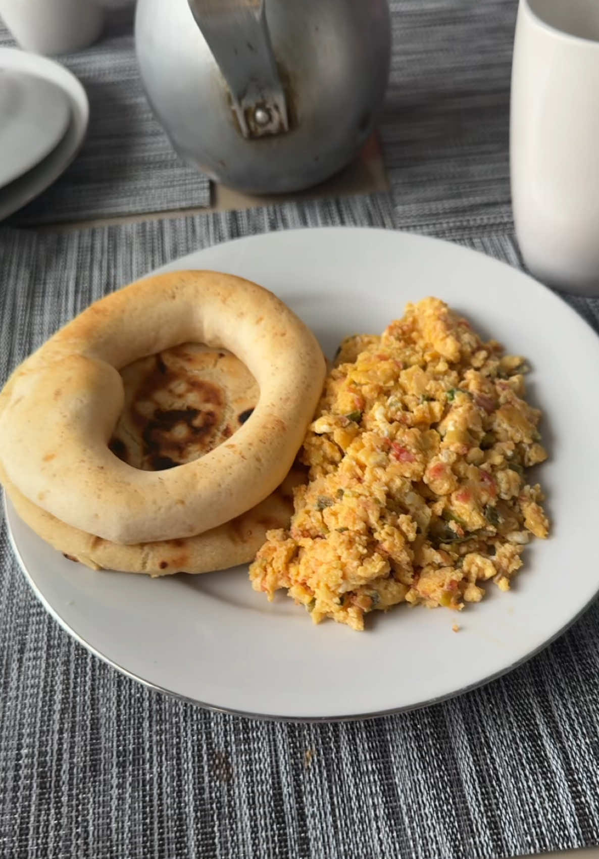 Our neighbor in Colombia made us breakfast🥹🇨🇴 #couples #fypage #fyp #foryoupage #foryou #FYP 