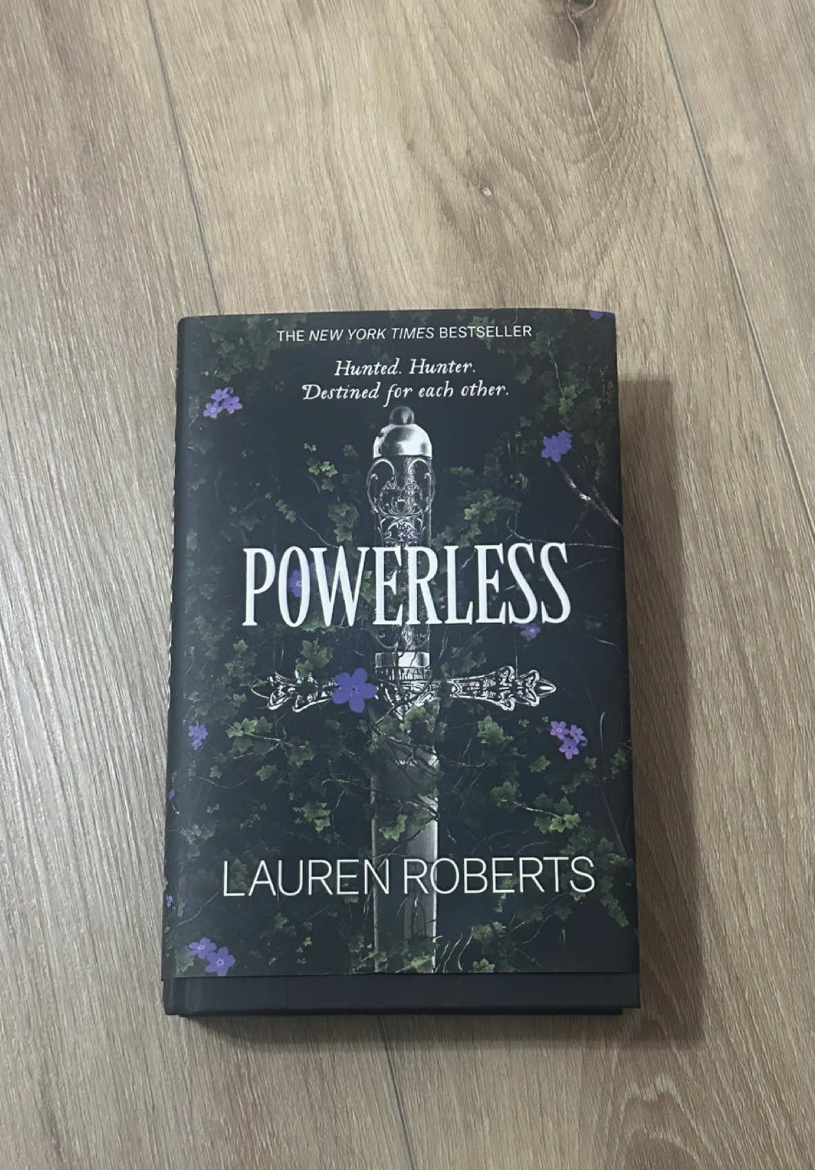 No one asked for this 🐬 #powerless #redqueen #BookTok #reading 