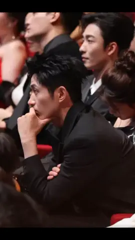 mau fokus ke wangkaimu tapi disampingnya ada yg ganteng juga... #wangkaimu #yaoguanyu #liuqing #sunyue #dramachinaupdate #dramachinapendek #dracin #fyp #dramachina #aktorchina 