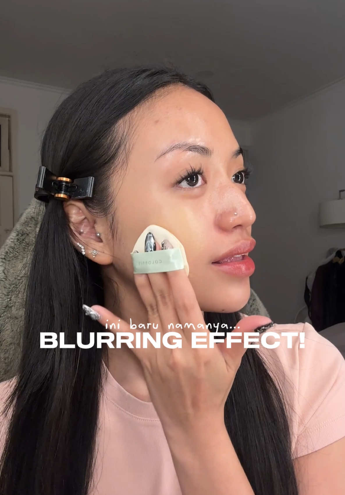 gue beneran jatuh cinta sama cushion ijo ini sumpaah!🥹💖 perfect banget buat yg kulitnya oily! btw di keranjang kuning gue harganya lebih murah nih coba cek🤫 @Wardah Beauty Official  #rekomendasicushion #cushinviral #colorfitcushion #wardahcushion #MenangkanLangkahKebaikan #InspirasiLebaranWardah #SBDWardah