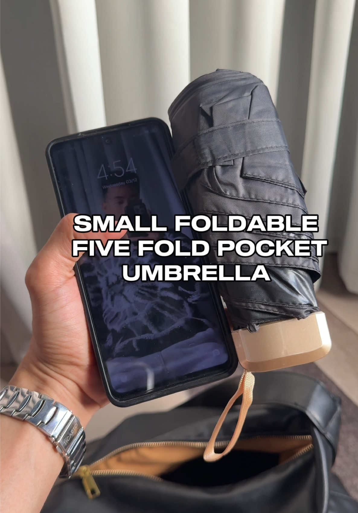 Small Foldable Mini Umbrella. Perfect for the weather now, easy to carry, very lightweight and affordable. Love this mini umbrella, pwedi dalin kahit saan. #umbrella #foldableumbrella #miniumbrella #umbrellas #smallumbrella 