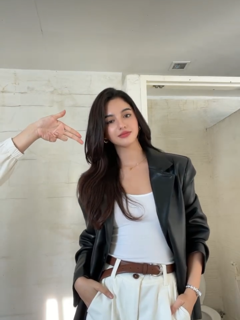 Roller Coaster The Series @Nekonaerun  #nekonaerun #verosafo  #_pundao  #motionmindsentertainment #catinthehousefilm  #rollercoastertheseries  #รักขบวนนี้หัวใจเกือบวาย​  #glseries #glthailand #sapphic 