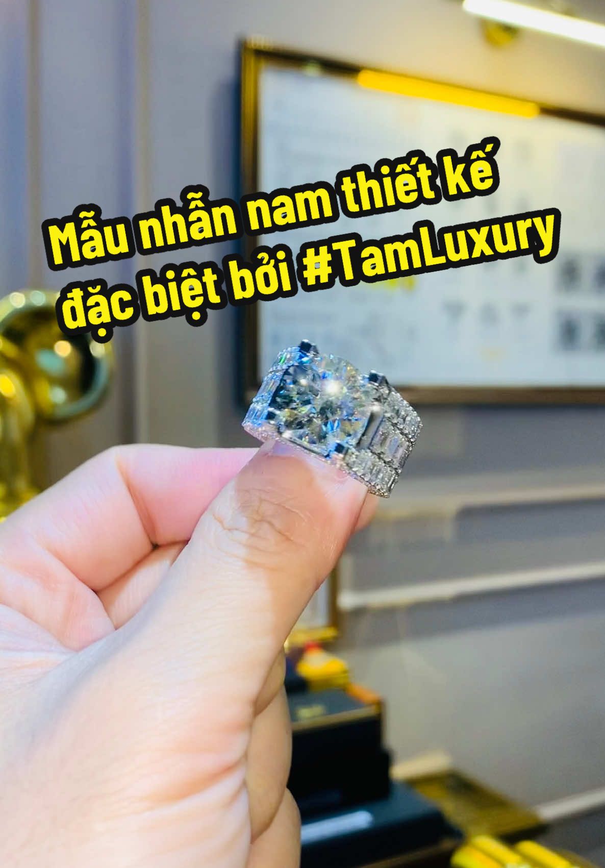 Mẫu nhẫn nam thiết kế đặc biệt bởi #TamLuxury viên chủ 7,5ct độ sạch tuyệt đối IF - N - 3ex none kiểm định quốc tế #GIA 💎💎💎 #TamLuxuryVN #TamLuxuryChanel #TamLuxuryDiamondJewelry #CongtyTNHHTamLuxury #NocnhaTamLuxury #VoThanhHien #TamLuxuryHonCaMotChuTam 