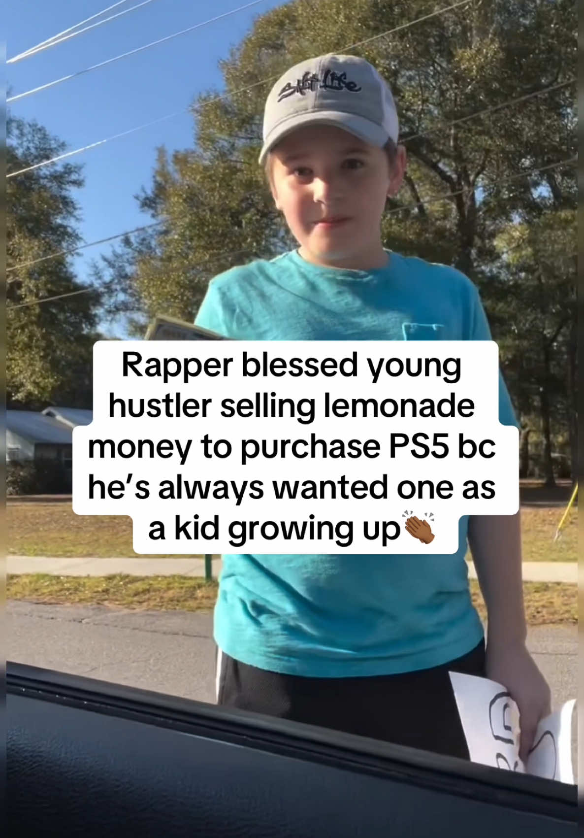 Rapper blessing young boy selling lemonade. 💛 #GiveBack #SpreadJoy #BeKind #HelpOthers #NiceGuy #SmallBusiness #LemonadeStand 