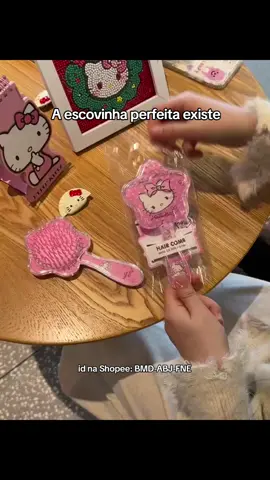 A escovinha mais bonitinha para cabelo #hellokitty 