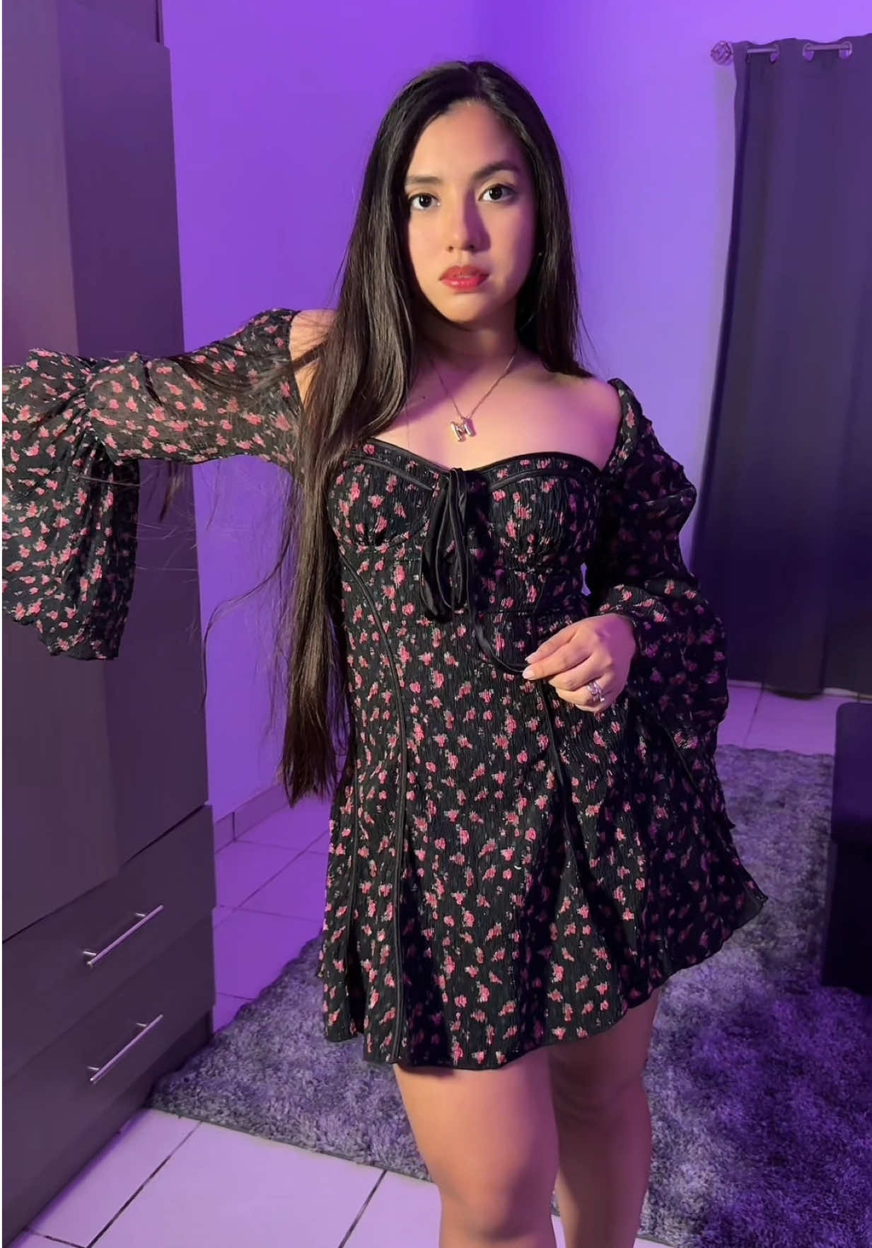 Le compro ropa a mi novia de @Fashion Nova  #fashionnova #outfit #trend Ropa: 1.Soft Spoken Floral Mini Dress - Black 2.Remy Long Sleeve Bubble Mini Dress - Black 3.Say It Like You Mean It Handbag - Nude