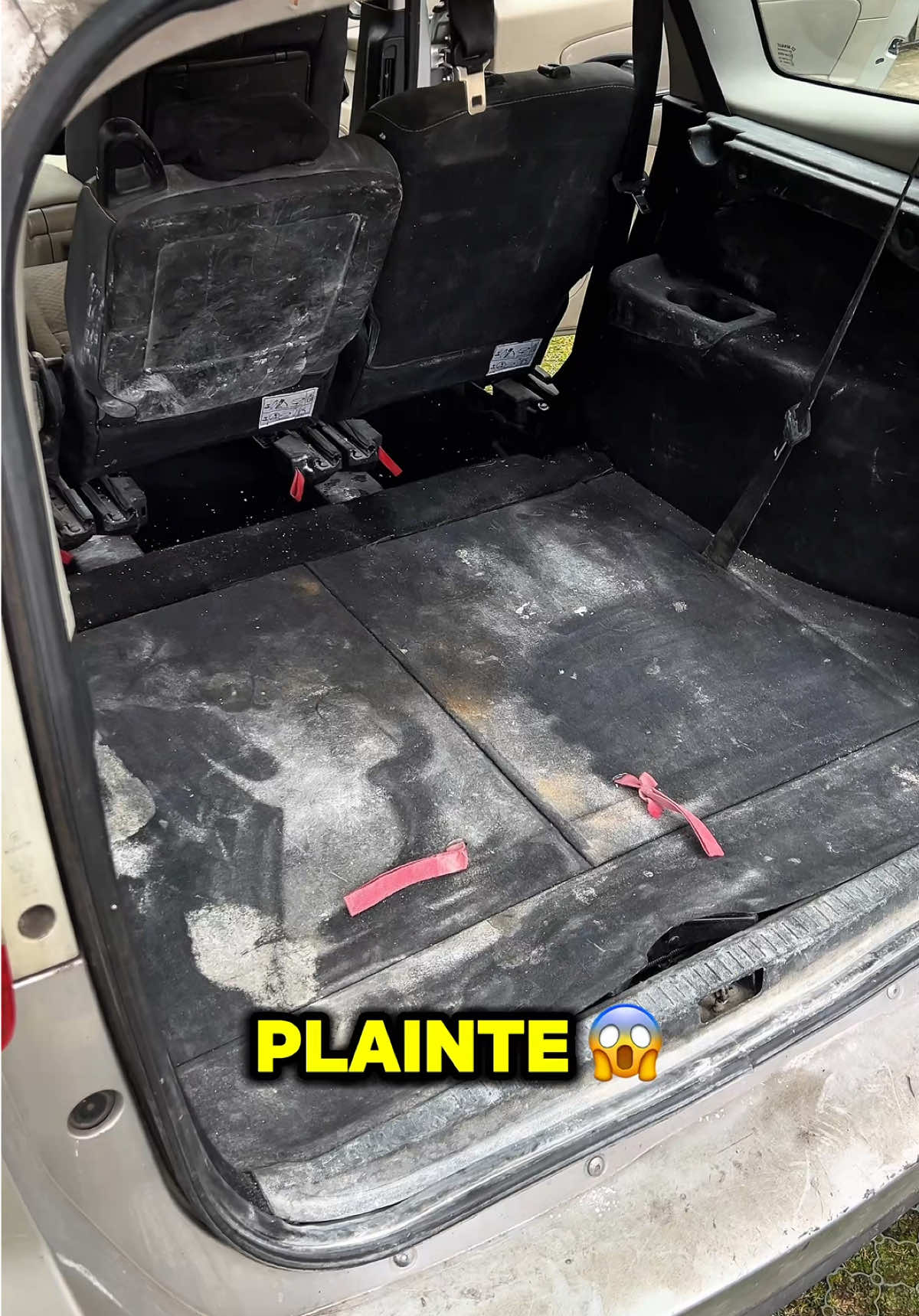 À prendre avec humour bien sûr 😇 remise au propre pour ce Scénic ✨🧼 ##nettoyageauto##lavageauto##detailing##CleanTok##clean