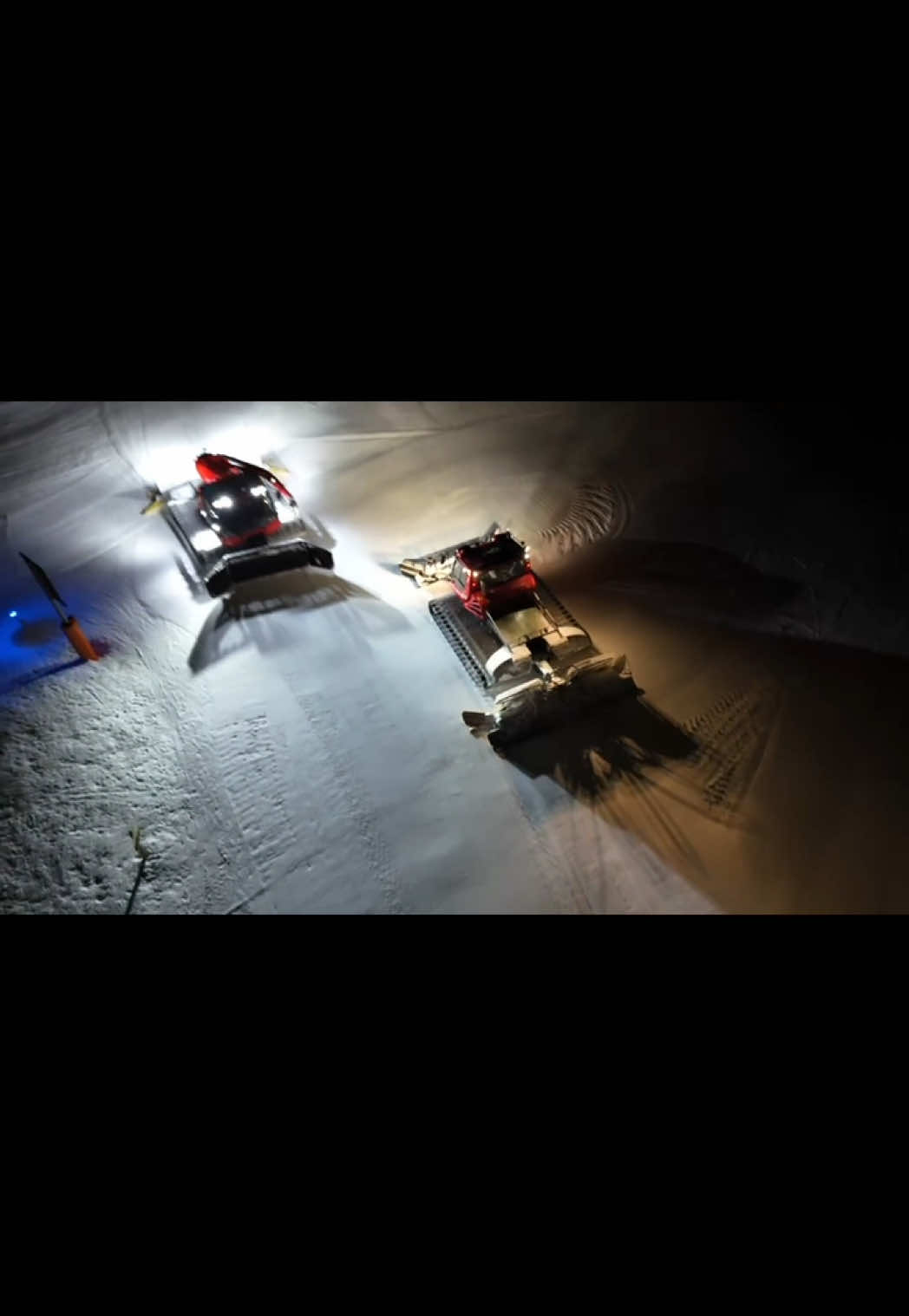 Lightning McQueen by Night At MontBlanc resort ! ✨⭐️🌟#montagne #passion #skirresort #montblanc #pistenbully #kassbohrer #600 