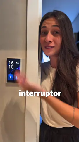 Interruptor com tela realmente vale a pena? 🤔 #automacaoresidencial #casainteligente #smarthome #camera #tecnologia 