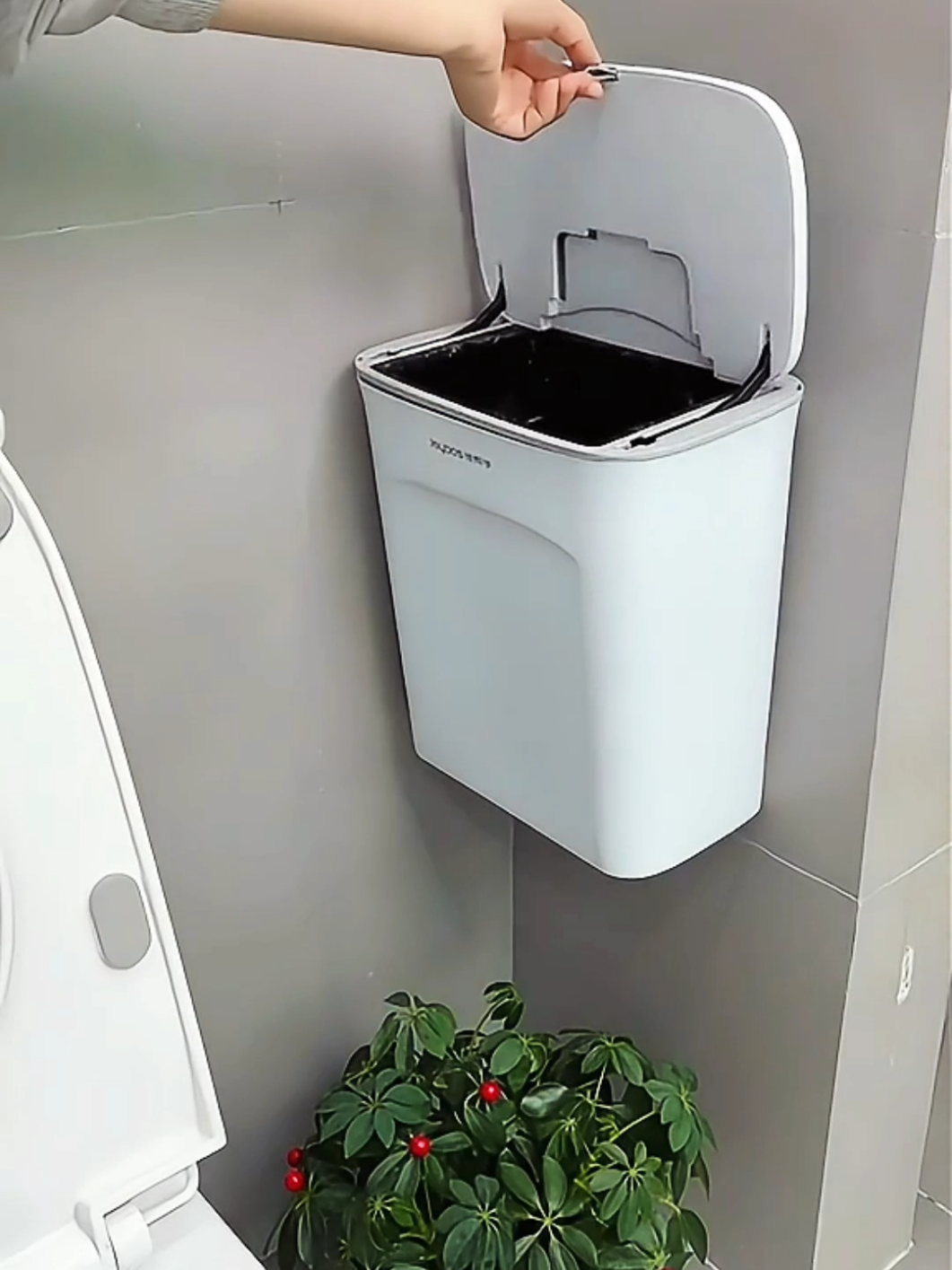 Tenha mais espaço com essa lixeira suspensa! #cozinha 