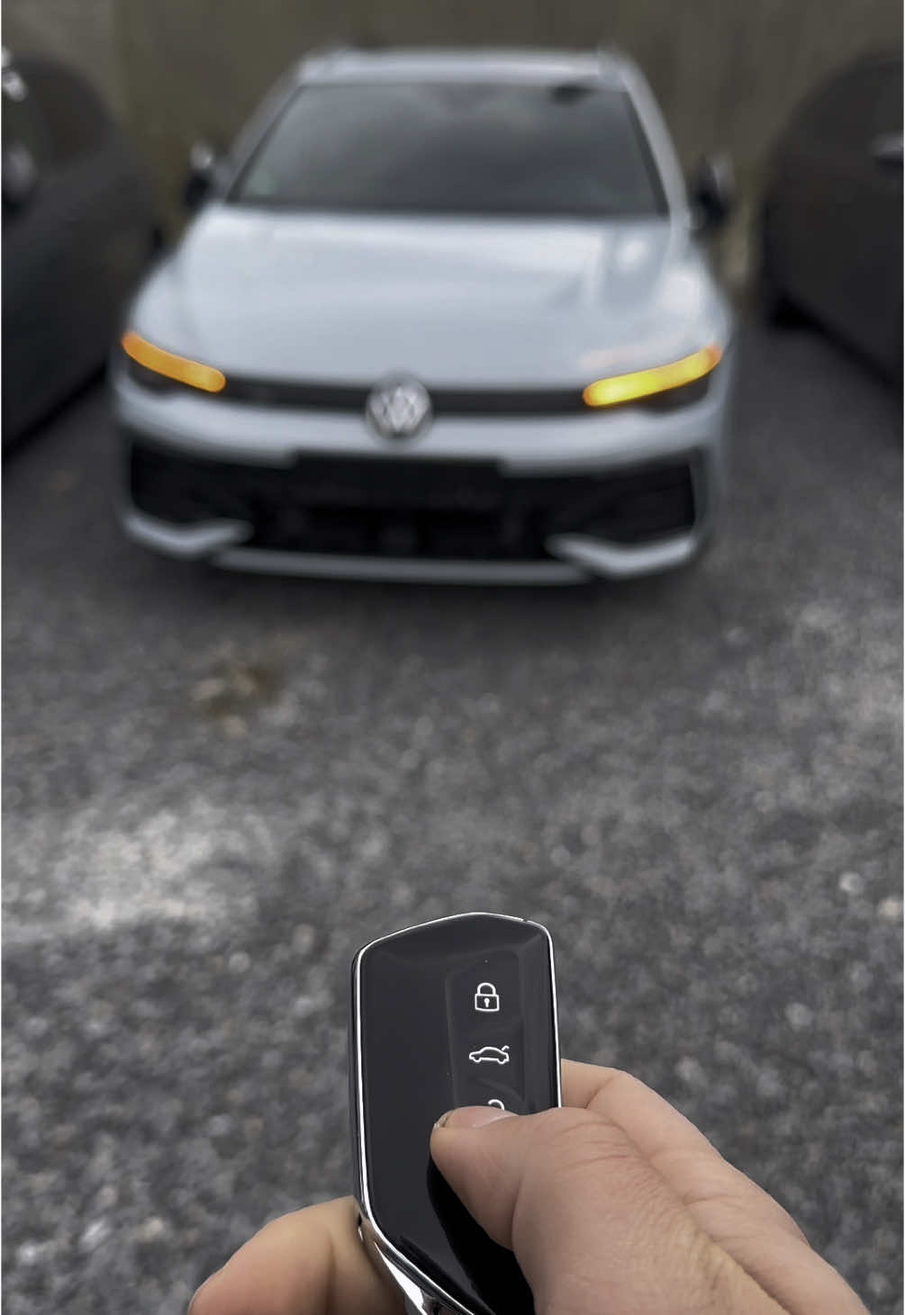 Enjoy the quality of the new VW Golf Variant facelift 🔊 #automotive #carsoftiktok #asmr #volkswagen #golf 