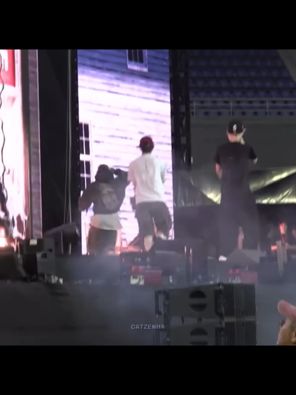 just sunoo chasing his heeseung hyung while playing with a water gun >< #sunoo #heeseung #kimsunoo #leeheeseung #sunooenhypen #heeseungenhypen #heesun #enhypen #엔하이픈 #engene #foryou #fyp 