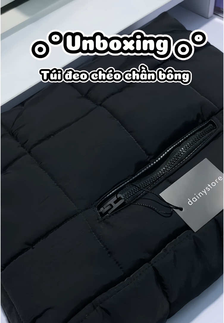 Túi đeo chéo chần bông mềm đi chơi đi học đi làm đều xinh nha💜 #tuelinh🎀 #tuideocheochanbong #tuideocheo #tuichanbong #tuideocheonamchongnuoc #tuideocheonamnu #tui #thoitrang #xuhuong #trending #unboxing #fyp 