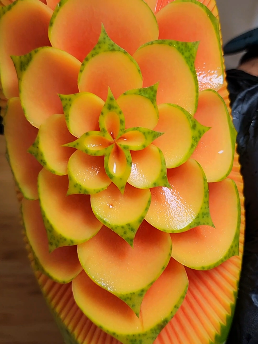Learn how to cut  a #Papaya #Carving | මේවගේ ආට් වලට ලයික් නෑ.. 😥😥😥  #onemillionaudition #tiktoksrilanka #viraltiktok #for #foryoupageofficiall #whattocook #food #Foodie #cook #cooking #srilankanfood  #chef 