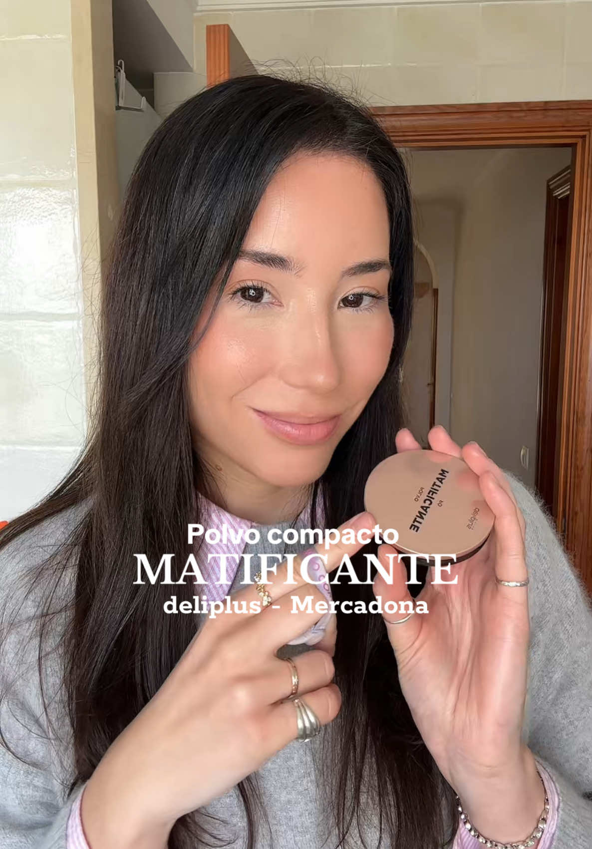Este formato me resulta super cómodo para llevarlo siempre en el bolso 😏💫  #polvocompacto #polvomatificante #matificante #maquillaje #makeup #deliplus #mercadona #maquillajemercadona #mercadonabeauty 