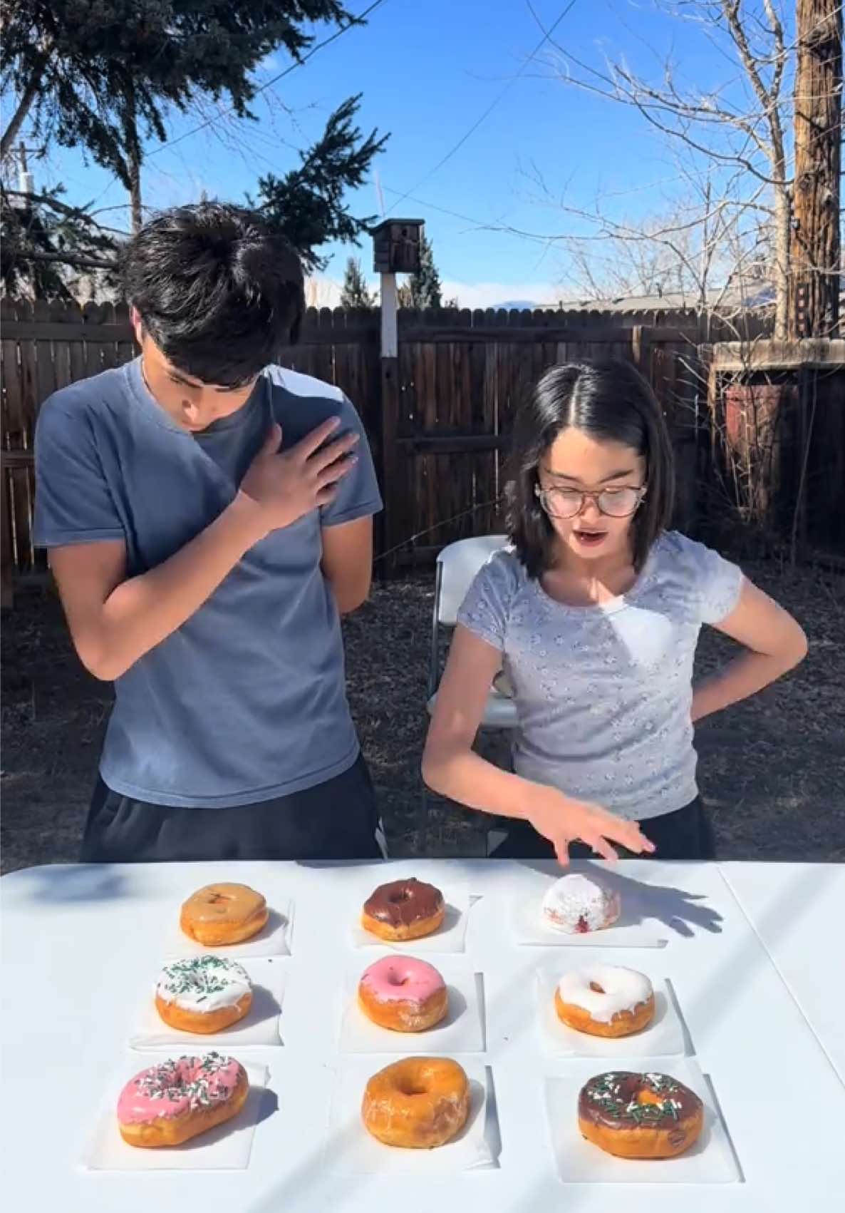 Who Grabs the D🍩NUT first challenge !!! #felixfamily #grabchallenge #grabgame #familygame  