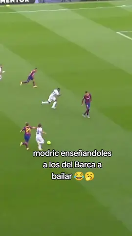Modric 🤍🤍🤍 🥱#madridista #halamadrid #humor #realmadridfans #barcelonafc  #viral_video @MODRIC @Real Madrid C.F. #bailestiktok #merengue 