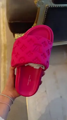 #shoes #slippers #womenshoes #sandals #designershoes #casualshoes #luxuryshoes #shoesfactory #