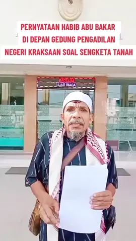 Bahwa Habib Abubakar Ahmad Salem menggugat Husen Rohmad Tergugat tidak Hadir Sampai Putusan Tergugat di Kabulkan padahal di dalam UU Pasal.125 Hir Verstek Gugur akan tetapi dengan Ketua# #Majelis Hakim dan Panitra di Kabulkan Tergugat Husen ini Gugatan nomor:70.Gugatan di Pengadilan Negeri Kraksaan